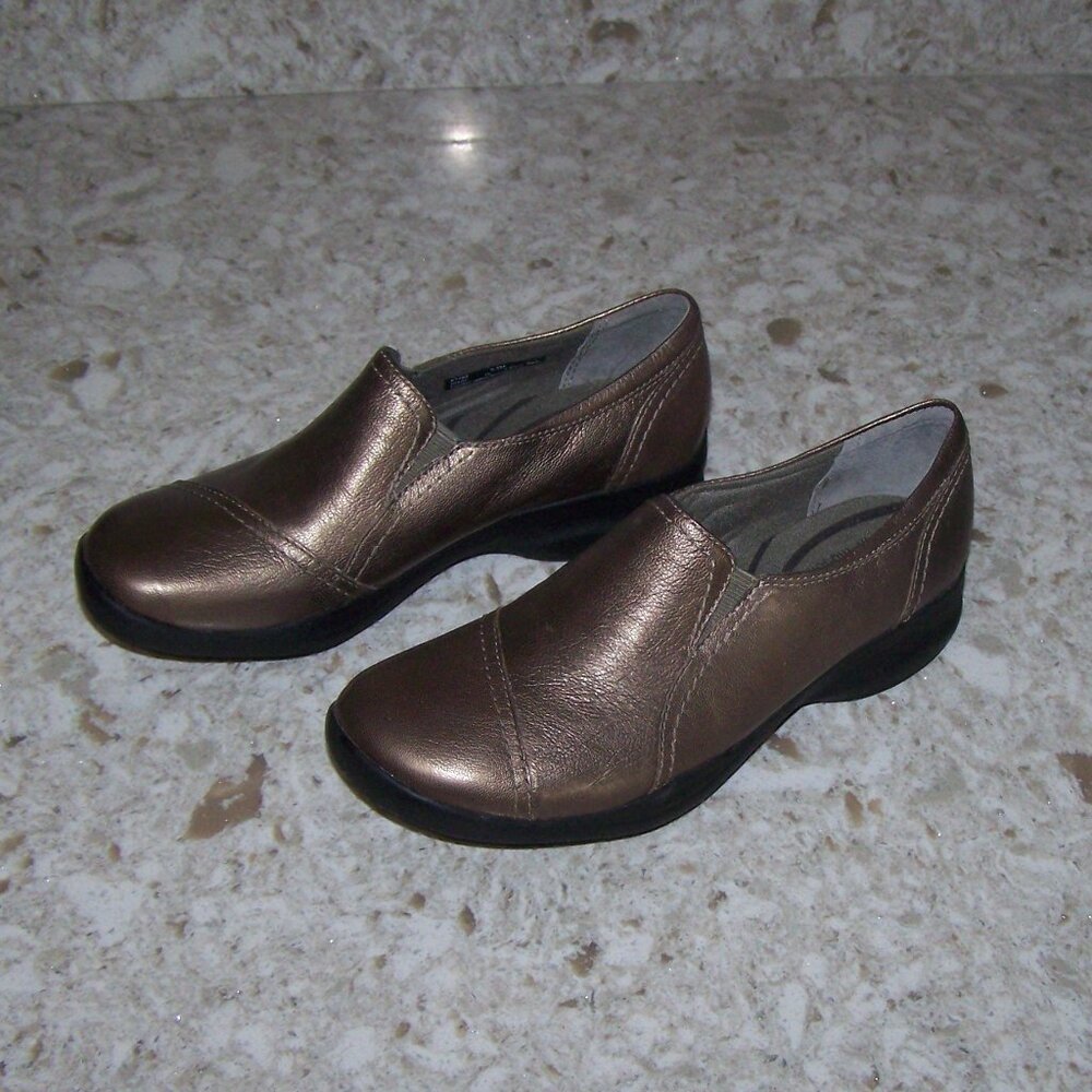 Clarks Bronze Loafer In-Motion 6.5 M